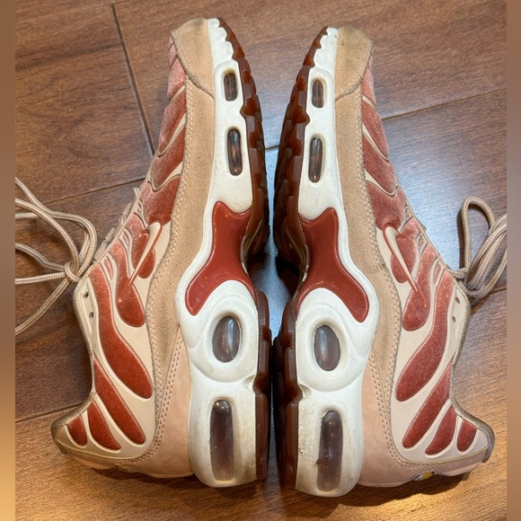 NIKE Air Max Plus LX-Velvet-Dusty Peach & Tan - Picture 6 of 12
